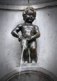 Statue of peeing child